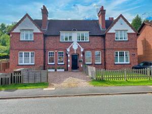 Boutique family apartment in celebrity village.