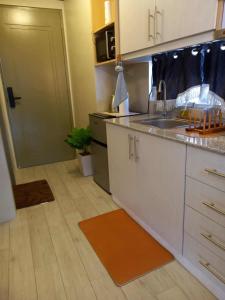 Balcony Studio Ayala with Ultra-Fast 400 Mbps WiFi