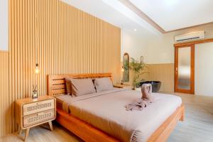 KIKI VILLAGE BATHTUB AND LIVING ROOM