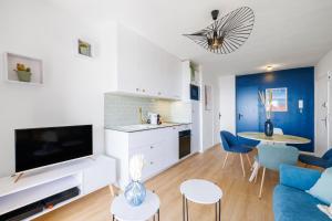 Nice Renting - CARNOT - Escape to French Riviera Terrace with Sea View