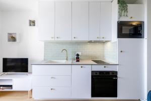 Nice Renting - CARNOT - Escape to French Riviera Terrace with Sea View