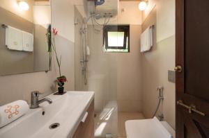 SaffronStays Bay Watch - 3BR beachfront pool villa with bonfire, gazebo & coconut grove lawns along Kelwa shoreline