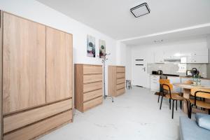 Łódź Urban Serenity Studio #10 by BookingHost