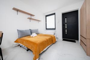 Łódź Urban Serenity Studio #10 by BookingHost