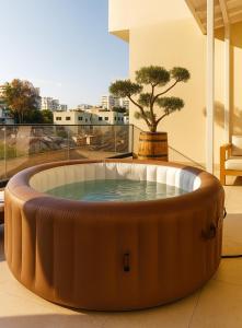 Emily Jacuzzi Veranda by PS