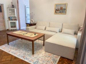 Spacious Supeluse Apartment