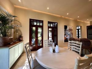 Lux 2-Level Townhouse with Stunning Historic Views