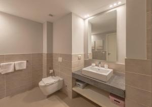 Upscale 2BR Mosaique Marina Stay, Yachts & Sea Views