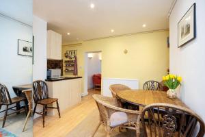 Veeve - Chelsea Charms