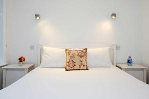 Veeve - Chelsea Charms