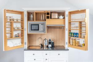 Berkeley Suites, Suite 2