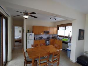 Othello Apartment with Pool, Balcony, Rooftop Hut Tub & 800 m to sandy beach on foot