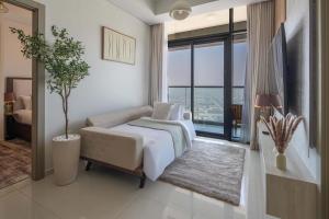 Frank Porter - Aykon City 2 Tower C