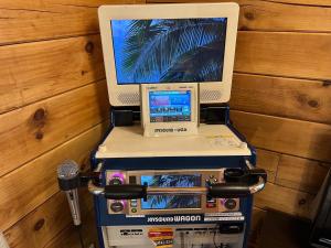 松川湖の目の前に佇む貸切ログハウス 1棟貸切 バーベキュー ペット相談可 長期滞在 カラオケ ファミーユ松川湖