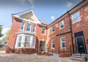 Flat 8-1 BR private parking