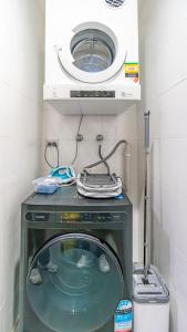 Stunning Tree Top View Waterloo 2B Pool Gym