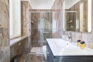 Shopping District - Central-Station - Studio