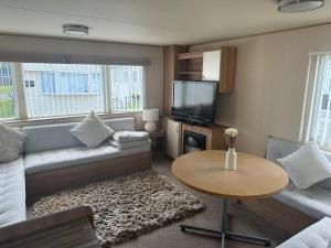 Caravan by the Sea 641