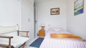 Cosy flat in pretty seaside town