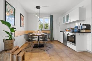 BALANCED Eurasburg Apartments, vollausgestatte Ferienwohnungen auf dem Land