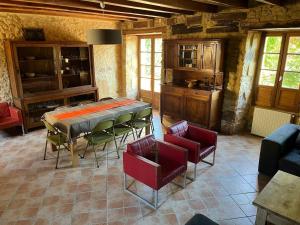 Gîtes OSTAL de Marcillac avec piscine - Le Pigeonnier