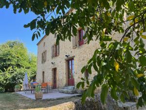 Gîtes OSTAL de Marcillac avec piscine - Le Pigeonnier