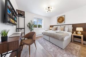 Contemporary 2BR Apt, Near Station, Free WIFI