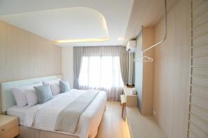 K5 Seaview Hillside 3BR and 1 Staff Quarter