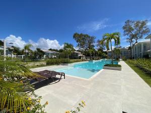 Casa em condomínio a 200m da praia em Arraial Dajuda, com 3 suites, sala climatizada, área gourmet privativa, Internet 300MBPS, condomínio com piscinas adulto e infantil, sauna, quadra de beach tenis e portaria 24hrs.