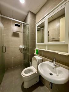 Dpristine 4 bedroom condo 1725 opposite Legoland and Medini mall