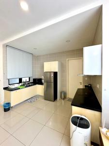 Dpristine 4 bedroom condo 1725 opposite Legoland and Medini mall