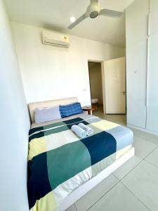 Dpristine 4 bedroom condo 1725 opposite Legoland and Medini mall