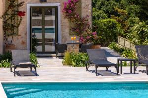 Villa Anthos - Superb panoramic sea and hill views with private pool