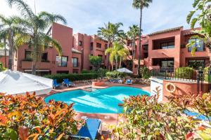 Beachside Penthouse Elviria 2 Bedrooms, pools openyear, gym & parking