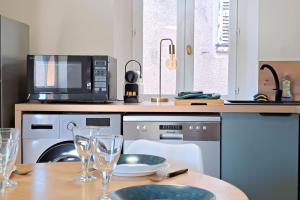 Cozy 1BR in the heart of the old village of Villeneuve-Loubet - BENAKEY