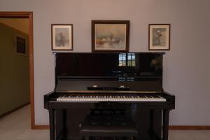 Selini Suite 2nd floor Panoramic Vineyard Views