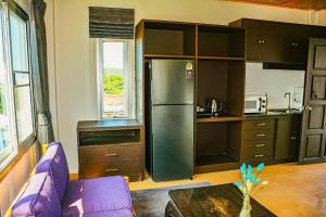 Modern Rustic Seaview 1 bedroom Retreat with Free Coworking