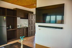 Modern Rustic Seaview 1 bedroom Retreat with Free Coworking