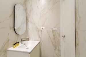 Shopping District -200 MQ - 8 People