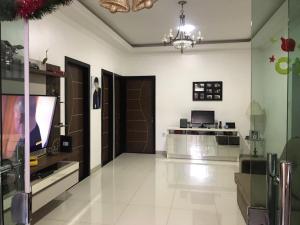 Casa 3 quartos, suite, 3 camas casal, 3 camas solteiro, banheiro social, área serviço, garagem, quintal, café da manhã