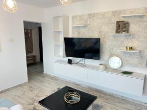 Central Palace Suite with Self Checkin