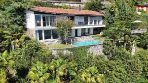 Villa Paradiso by HolAp SA