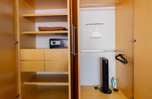 Bright 2BR in Polanco Gym Security