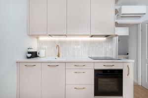 Azure Apartment Teatralna with Air Conditioning in Wrocław by Noclegi Renters