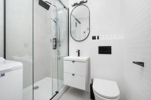 Azure Apartment Teatralna with Air Conditioning in Wrocław by Noclegi Renters