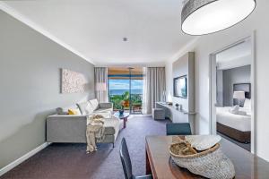 Esplanade Pool Stay over Two Units, A Darwin Oasis