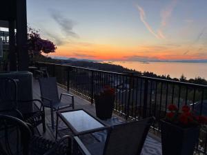 Nanaimo 2BR Oceanview Suite w Kitchen & Laundry