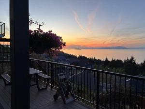 Nanaimo 2BR Oceanview Suite w Kitchen & Laundry