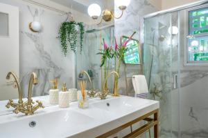 Urban Νest in Athens next to Caravel