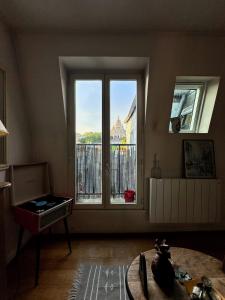 Celine 19 Montmartre Moment, Sacré Cœur View & Eiffel Tower